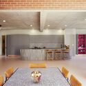 Gran Casa de Formas Primaria / Gregory Katz Architecture - Fotografía interior, Residencial, Cocina, Mesas, Sillas
