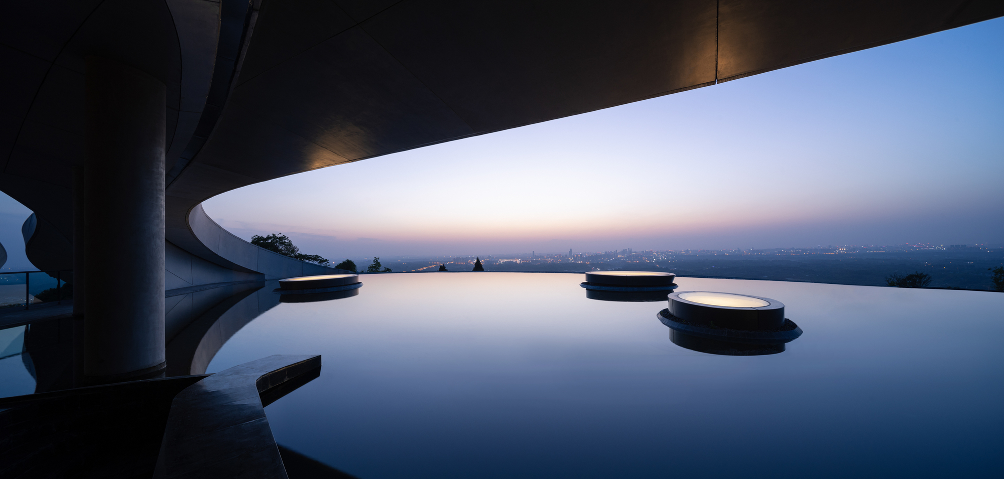 Gallery of Longquan Mountain Observatory / BUZZ/ Büro Ziyu Zhuang - 13, image size:2000x955