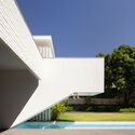Casa de ladrillo blanco / BLOCO Arquitetos - Fotografía exterior