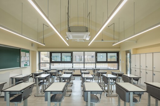Smurf Village School / Hyunjoon Yoo + Partners - Interior Photography, Table, Windows, Chair