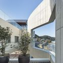 Casa e Loja Wind Fence 2 / Hyunjoon Yoo + Partners - Fotografia de Exterior, Apartamentos, Terraço, Fachada