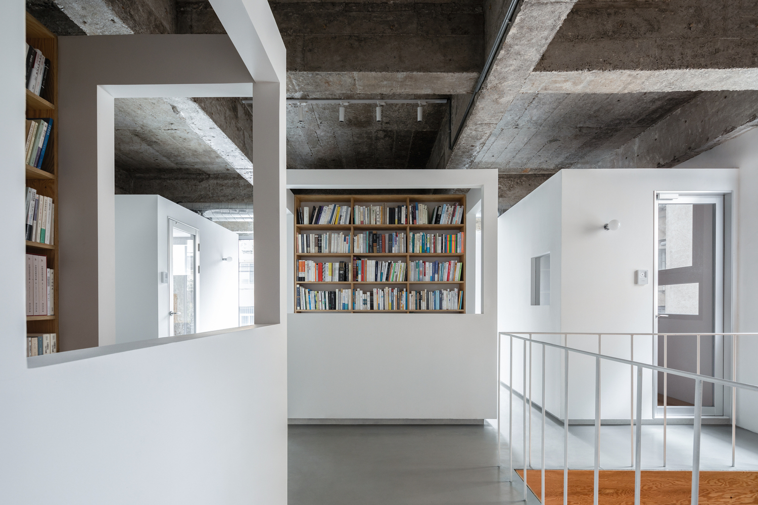 Gallery of Natural or Artificially Pigmented Materials? Exploring Color