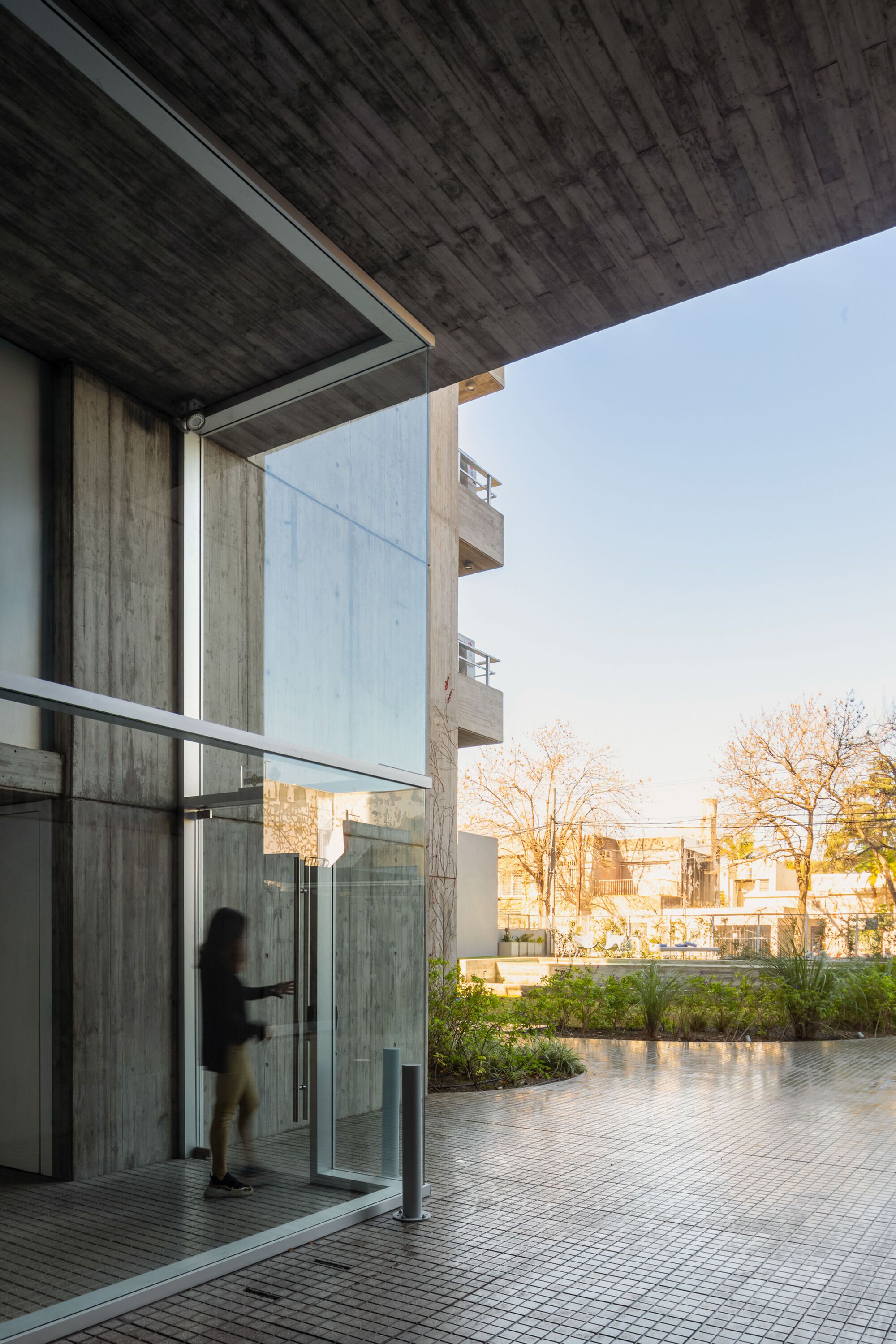 Gallery of Río Arriba Apartment Building / Estudio Pablo Gagliardo 13