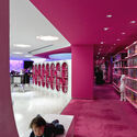 Explorando la influencia del rosa en la arquitectura contemporánea: 6 proyectos comerciales que gritan ¡Barbie! - Image 3 of 4