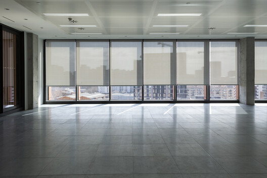 Cortinas técnicas en exterior: una estrategia clave para el consumo cero en edificios - Imagen 2 de 15