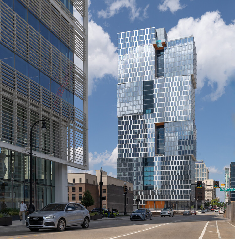 Alcove Residential Tower / Goettsch Partners - More Images