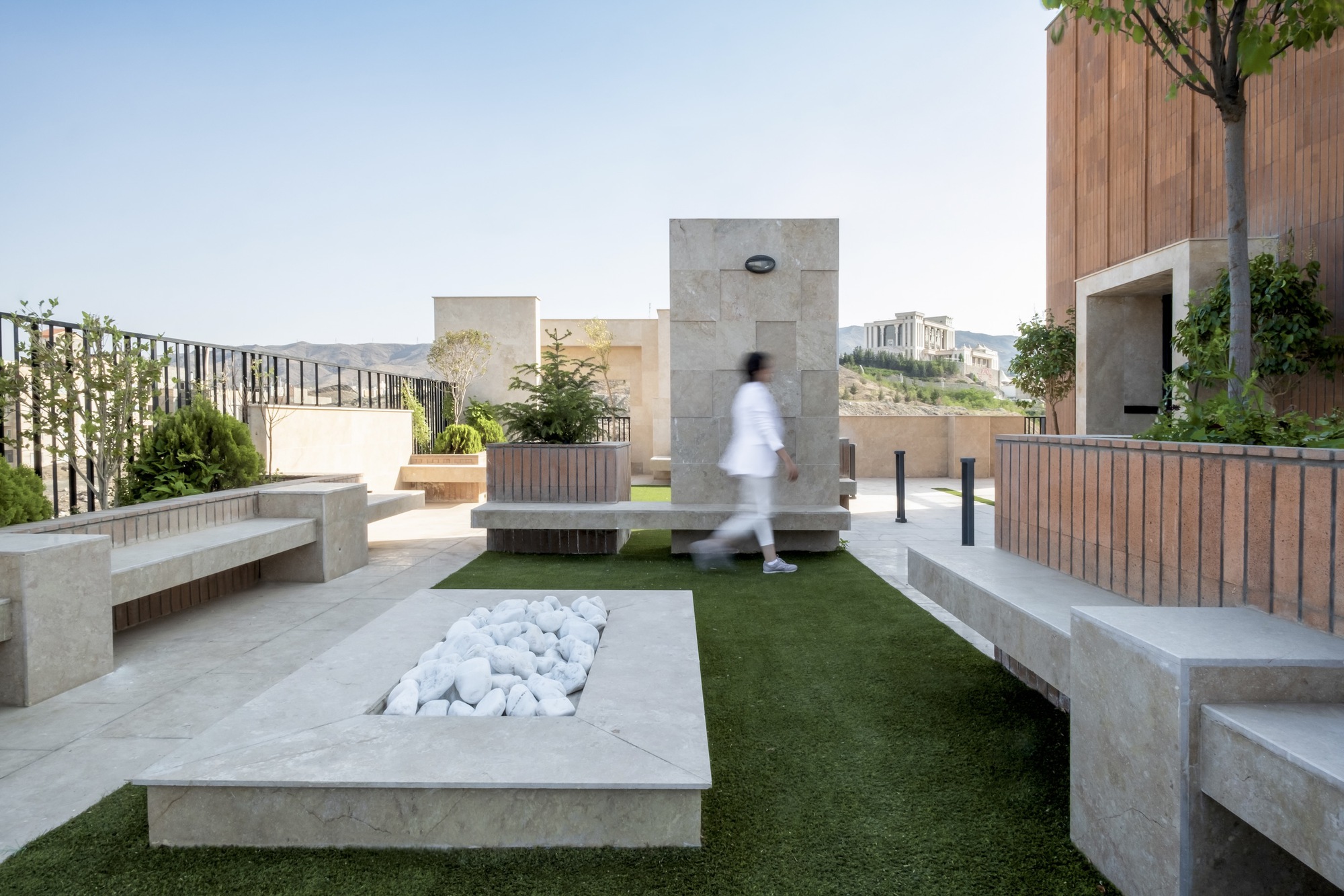 Gallery of ALMO Residence / ZHAV Architects - 4