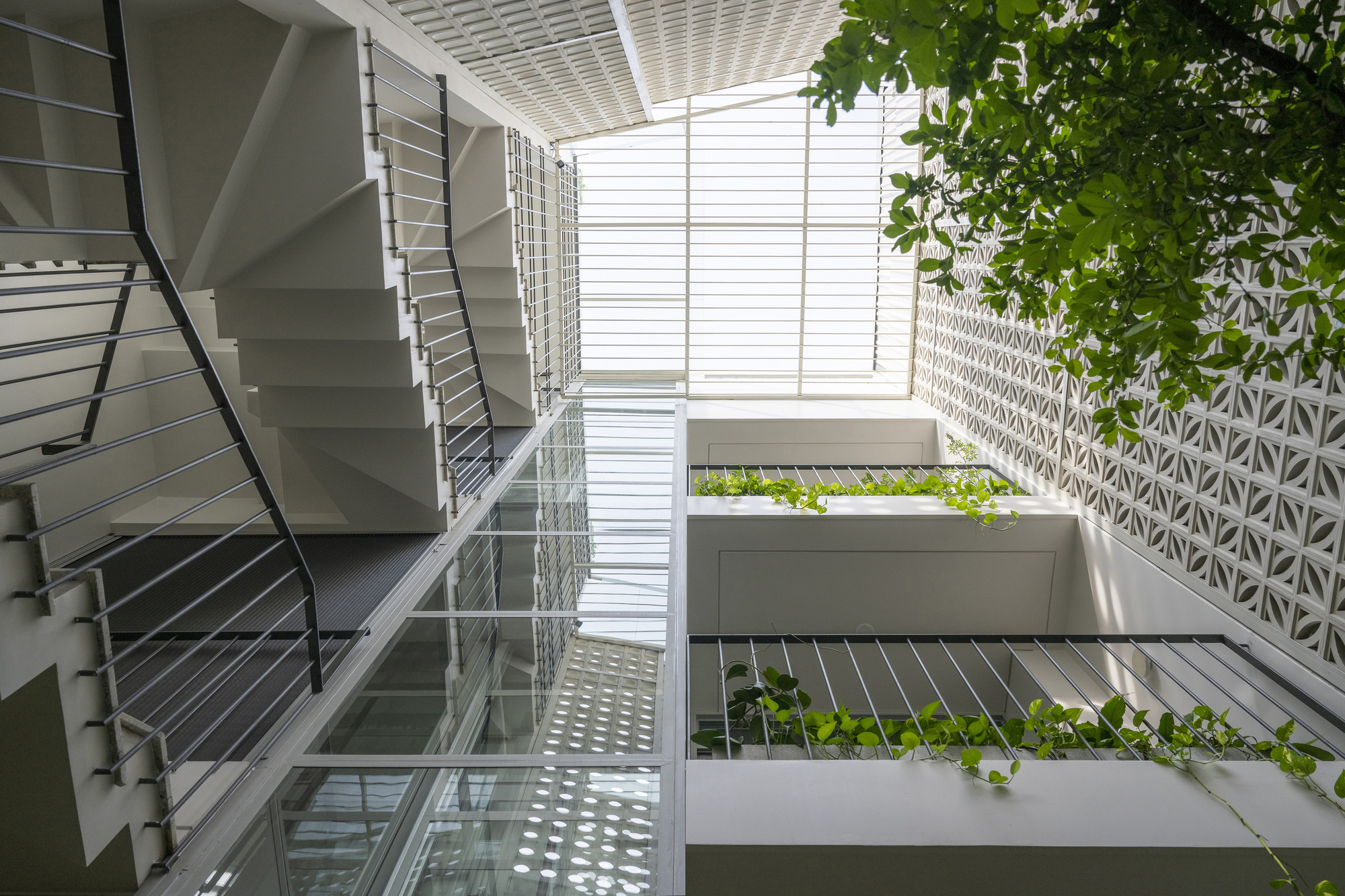 Gallery of Secret Garden House / ROOM+ Design & Build - 14