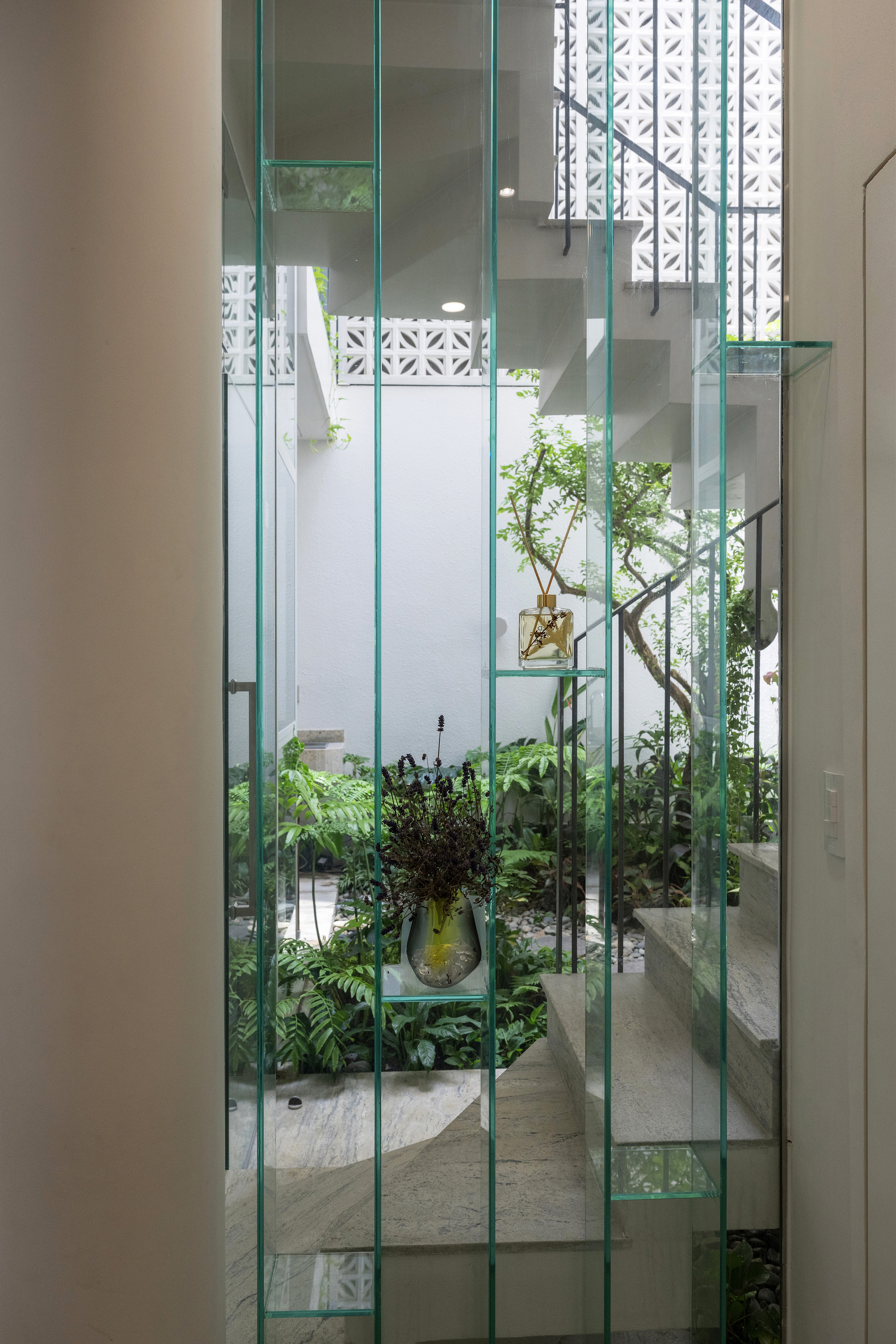 Gallery of Secret Garden House / ROOM+ Design & Build - 12