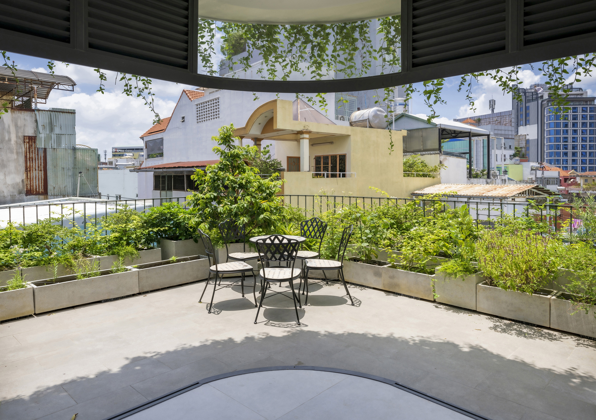 Gallery of Secret Garden House / ROOM+ Design & Build - 5