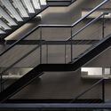 Edificio Donado 1655 / ESHH Arquitectura - Fotografía interior, Escaleras, Barandas, Fijación Vigas, Acero