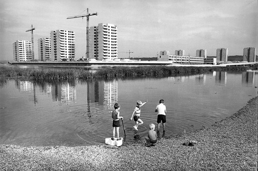 Tony Ray-Jones Low-rise linear housing, Tavy Bridge, Thamesmead, Greenwich, London  Architects: Greater London Council Department of Architecture & Civic Design © Architectural Press Archive / RIBA Collections