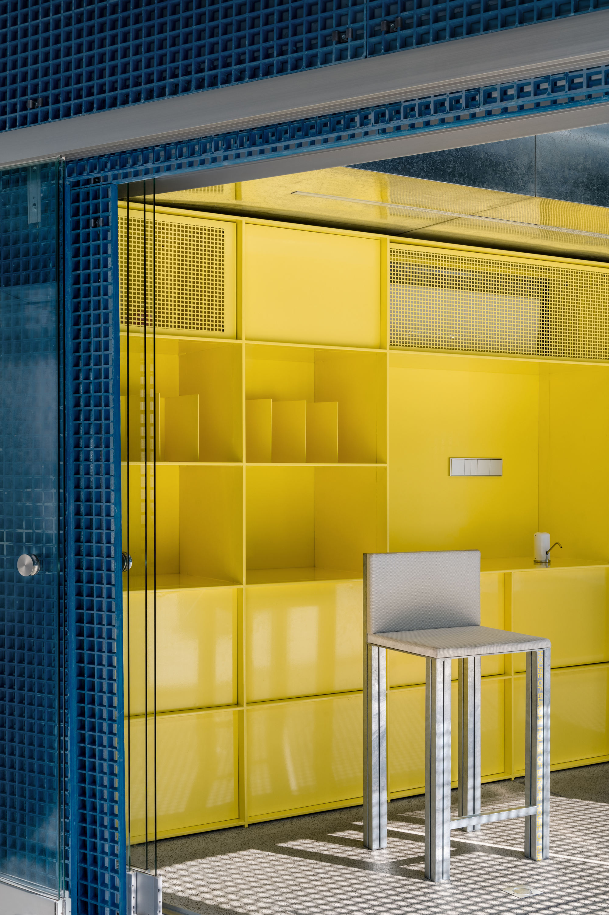 Gallery of Architecture for Changing Contexts: prototype's Mobile