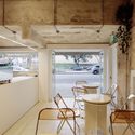 Estudio-café / Toro Arquitectos - Fotografía interior, Café, Cocina, Fijación Vigas, Sillas