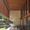 Casa el Rincón / Juan Carlos Sabbagh Arquitectos - Fotografía interior, Casas, Jardín, Fachada, Fijación Vigas, Mesas