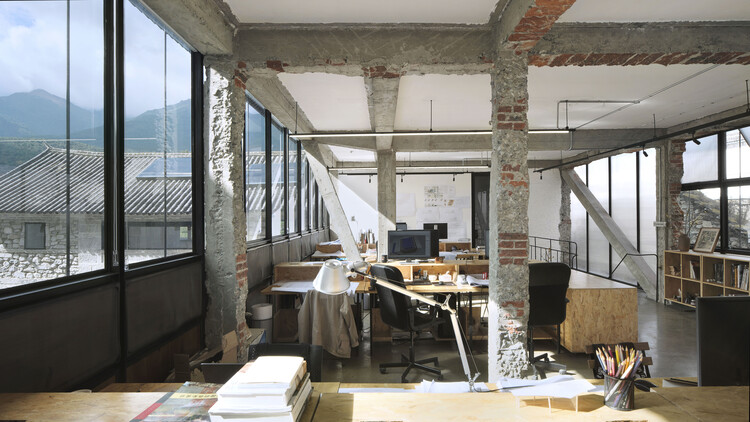 Ruins Cave Garden / ArCONNECT Architects - Interior Photography, Table, Windows, Beam