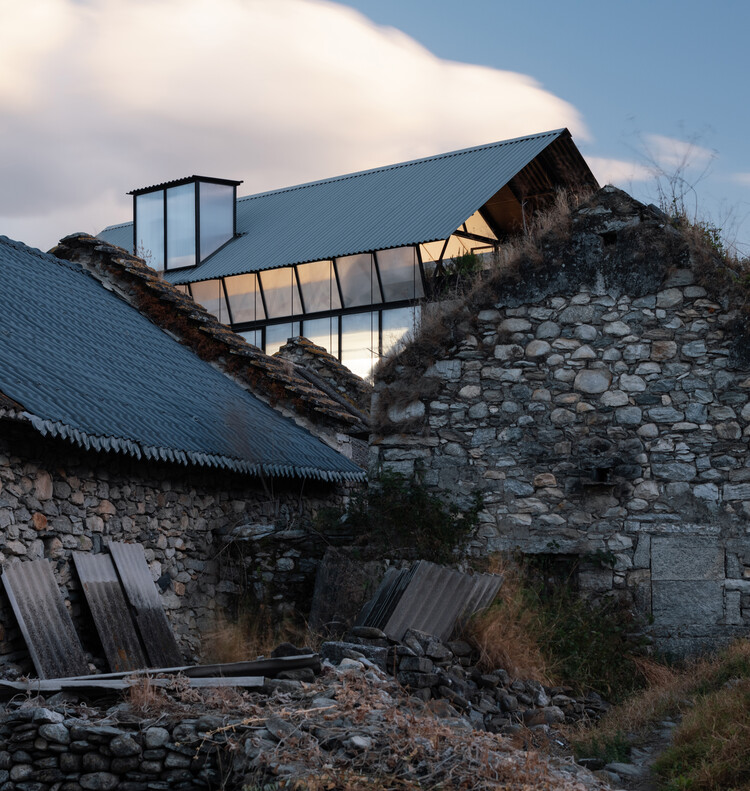 Ruins Cave Garden / ArCONNECT Architects - Exterior Photography, Windows