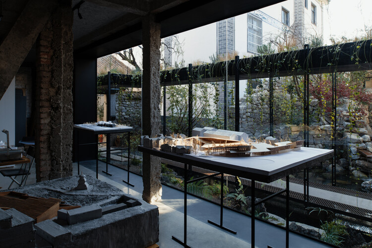 Ruins Cave Garden / ArCONNECT Architects - Exterior Photography, Table, Windows