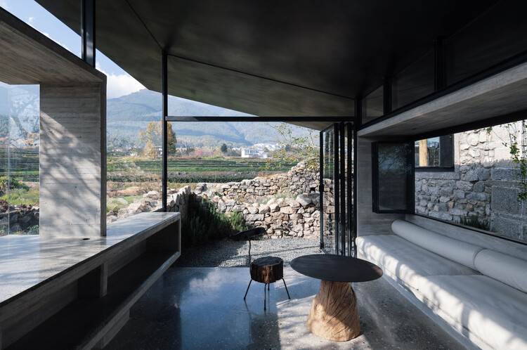 Ruins Cave Garden / ArCONNECT Architects - Interior Photography, Windows, Chair, Beam
