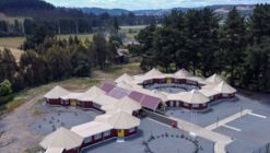 La Piedra School / Correa 3 Arquitectos