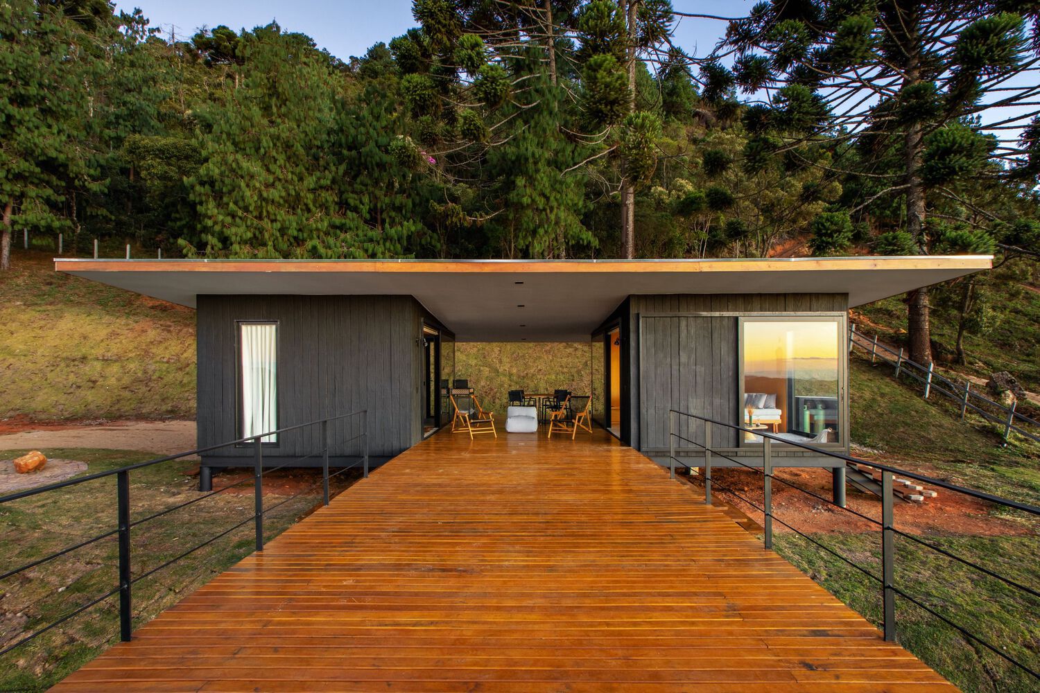 Galeria de Casas brasileiras: 15 residências com deck de madeira - 15