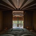 Cabaña en el volcán / Hiroshi Nakamura & NAP - Fotografía interior, Casas, Dormitorio, Fijación Vigas, Pilares, Arco