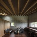 Toguchi 之家 / Sakai Architects - 室内图, 独立住宅, 梁, 板凳, 椅子