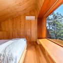 Casa Árbol / Íntegra Studio Arquitetura - Fotografía interior, Dormitorio, Ventanas, Camas