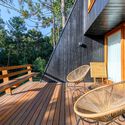 Casa Árbol / Íntegra Studio Arquitetura - Fotografía exterior, Madera, Mesas, Sillas, Terraza