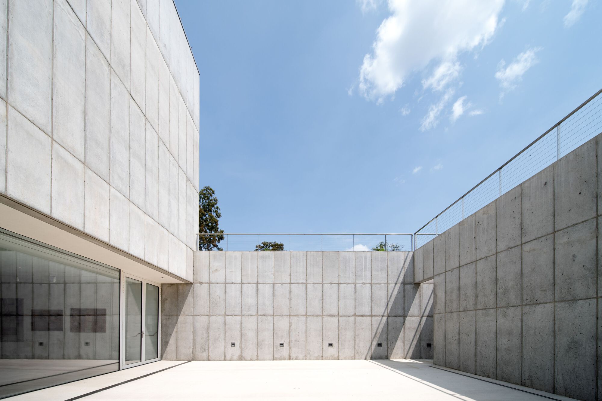 Galería de Pabellón Robert Olnick / Alberto Campo Baeza + Miguel ...