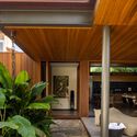 Residência CCL / Pitta Arquitetura - Fotografia de Interiores, Casas, Jardim, Porta, Fachada, Viga, Escada, Pilar, Mesa, Banco