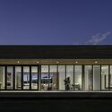 Residencia Snowmass Creek / Studio B Architecture + Interiors - Fotografía exterior, Casas, Puerta, Fachada, Pilares, Arco