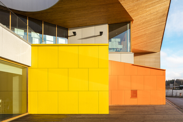 Rules of Thumb for Choosing Colors for Façades and Exteriors - Image 5 of 15