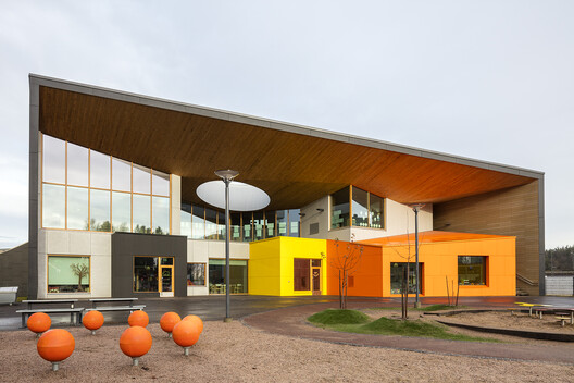 Rules of Thumb for Choosing Colors for Façades and Exteriors Rules of Thumb for Choosing Colors for Façades and Exteriors - Image 12 of 15