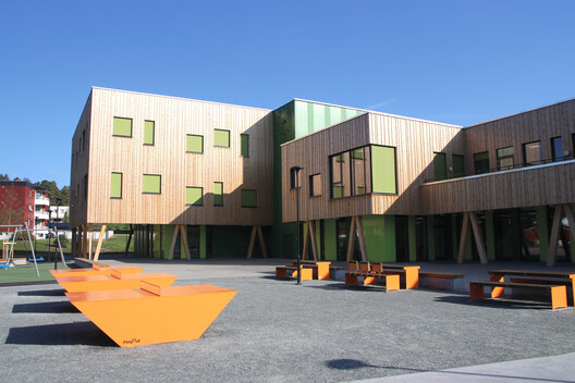 Rules of Thumb for Choosing Colors for Façades and Exteriors Rules of Thumb for Choosing Colors for Façades and Exteriors - Image 10 of 15