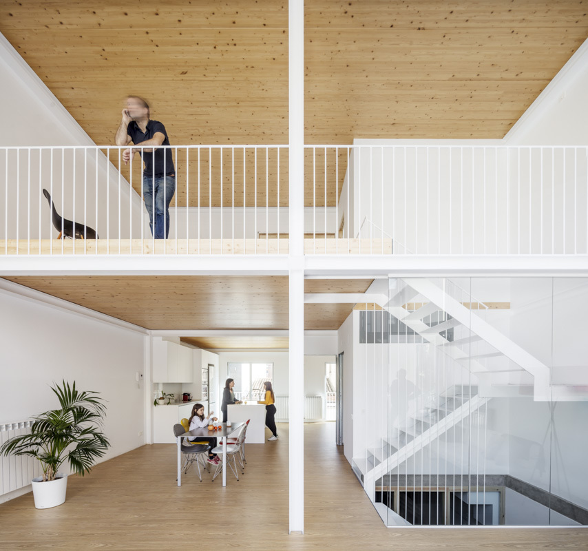 Gallery of How to Make the Most of Double-Height Ceilings in ...