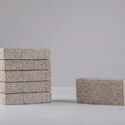 Tijolo permeável é fabricado com resíduos cerâmicos - Image 1 of 4
