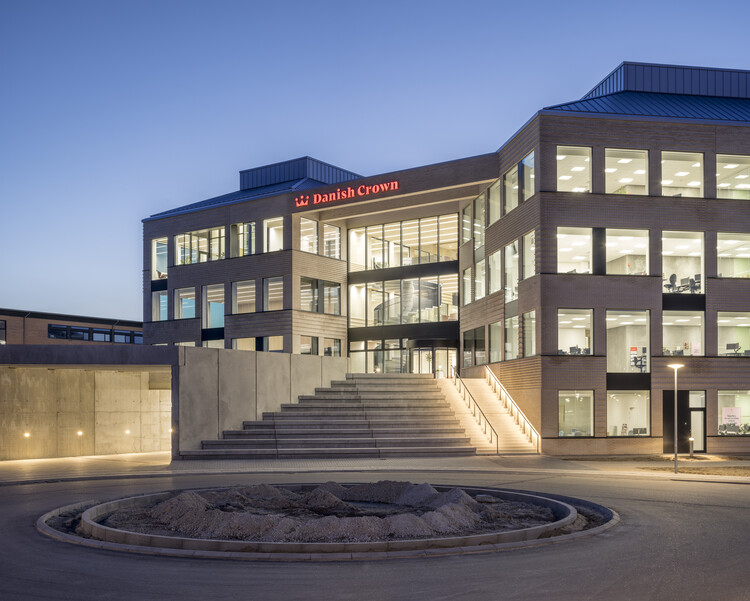 Probably the Largest Brick Beam to Date: An Impressive Feat at the Danish Crown Headquarters - Featured Image