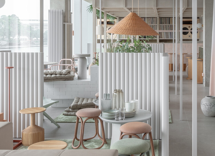 Locke at East Side Gallery / Grzywinski+Pons - More Images