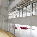 Centro de Innovación Texoversum / allmannwappner - Fotografía interior, Centro De Investigación, Escaleras, Fijación Vigas, Fachada, Barandas, Sillas