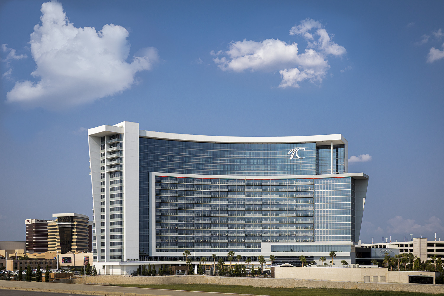 Gallery of How Over 1,000 Showers for a Renovation Were Installed in