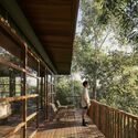 Villa Treehouse / Stilt Studios - Fotografía exterior, Sustentabilidad, Terraza, Barandas, Fijación Vigas, Cierros, Bosque