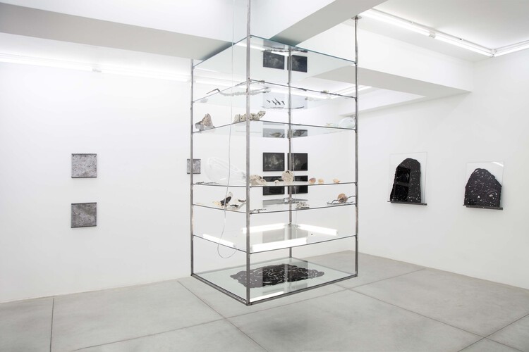 Conversa na exposição de Jonas Arrabal - Imagem 1 de 1