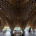 Restaurante de comida marina Keeng / BambuBuild - Fotografía interior, Sillas