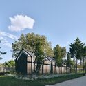 (DUPLICADO) Parque deportivo y espacio público en la ribera del Cuerno de Oro / 1+1 Architects - Fotografía exterior, Comunidad, Jardín, Fachada, Bosque