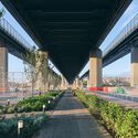 (DUPLICADO) Parque deportivo y espacio público en la ribera del Cuerno de Oro / 1+1 Architects - Fotografía exterior, Comunidad, Iluminación