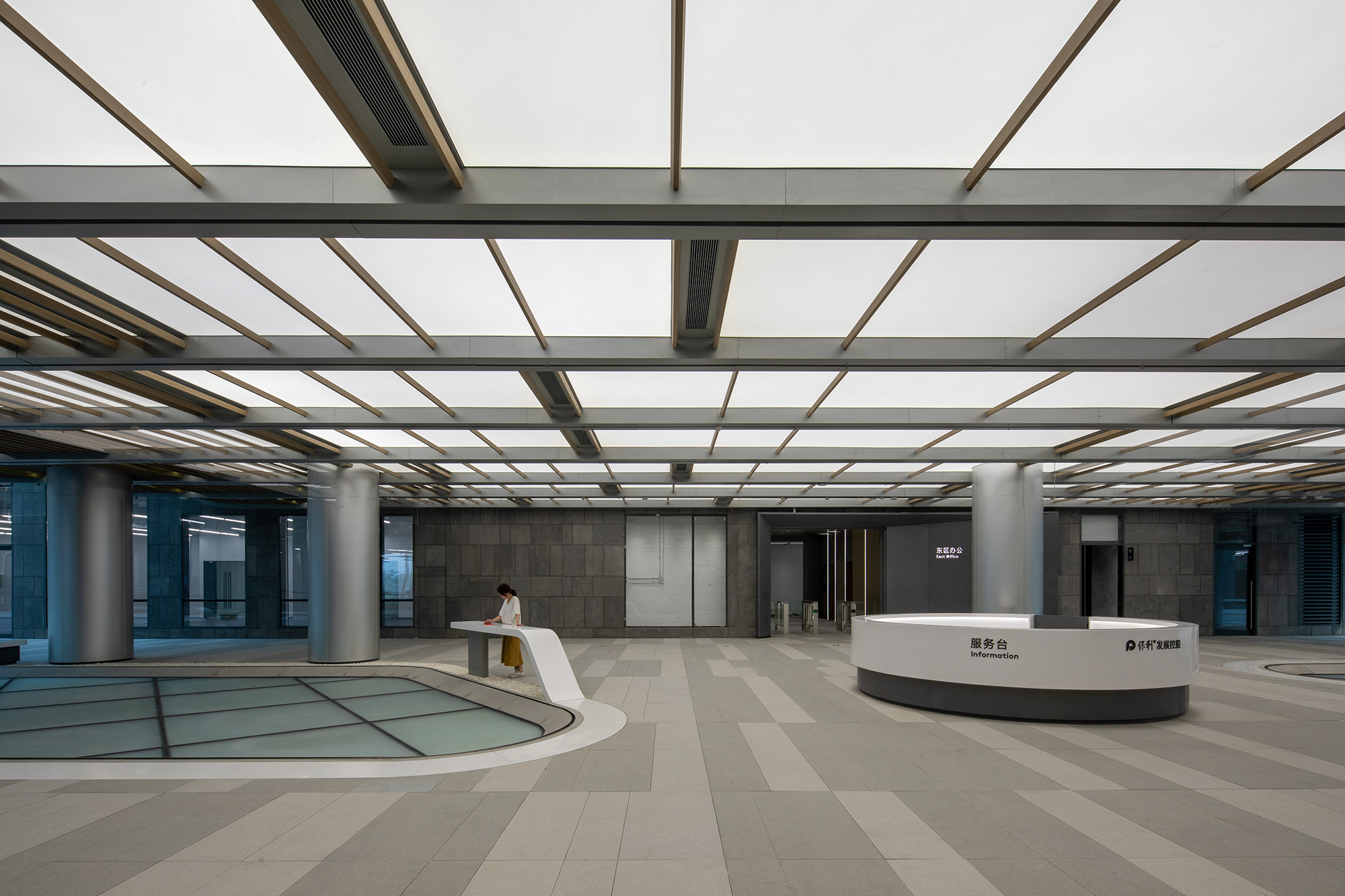 画廊 北京保利广场 / Kokaistudios - 15