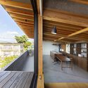 Casa SGH / Ginga Architects - Fotografia de Interiores, Casas, Terraço, Fachada, Viga, Corrimão, Balcão, Cadeira, Mesa