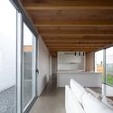 Casa en San Sebastián / proyecto triangular - Fotografía interior, Vivienda Colectiva, Dormitorio, Fachada, Fijación Vigas, Puerta, Barandas