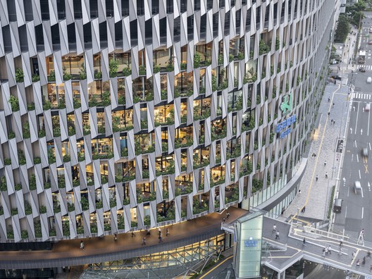 Osaka Umeda Twin Towers South / Takenaka Corporation Osaka Umeda Twin Towers South / Takenaka Corporation - Exterior Photography, Facade, Cityscape